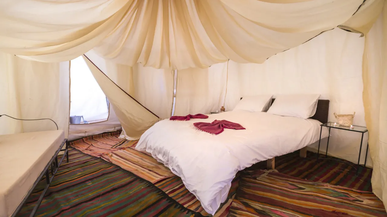 Komfortabel overnatning, selv midt i Timbaine ørkenen, tilbyder afslapning efter en dag med eventyr. Foto Viktors Farmor