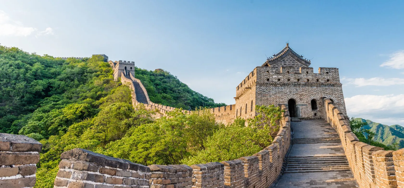 På Viktors Farmor rejser til Kina besøger vi den kinesiske mur. Foto Viktors Farmor