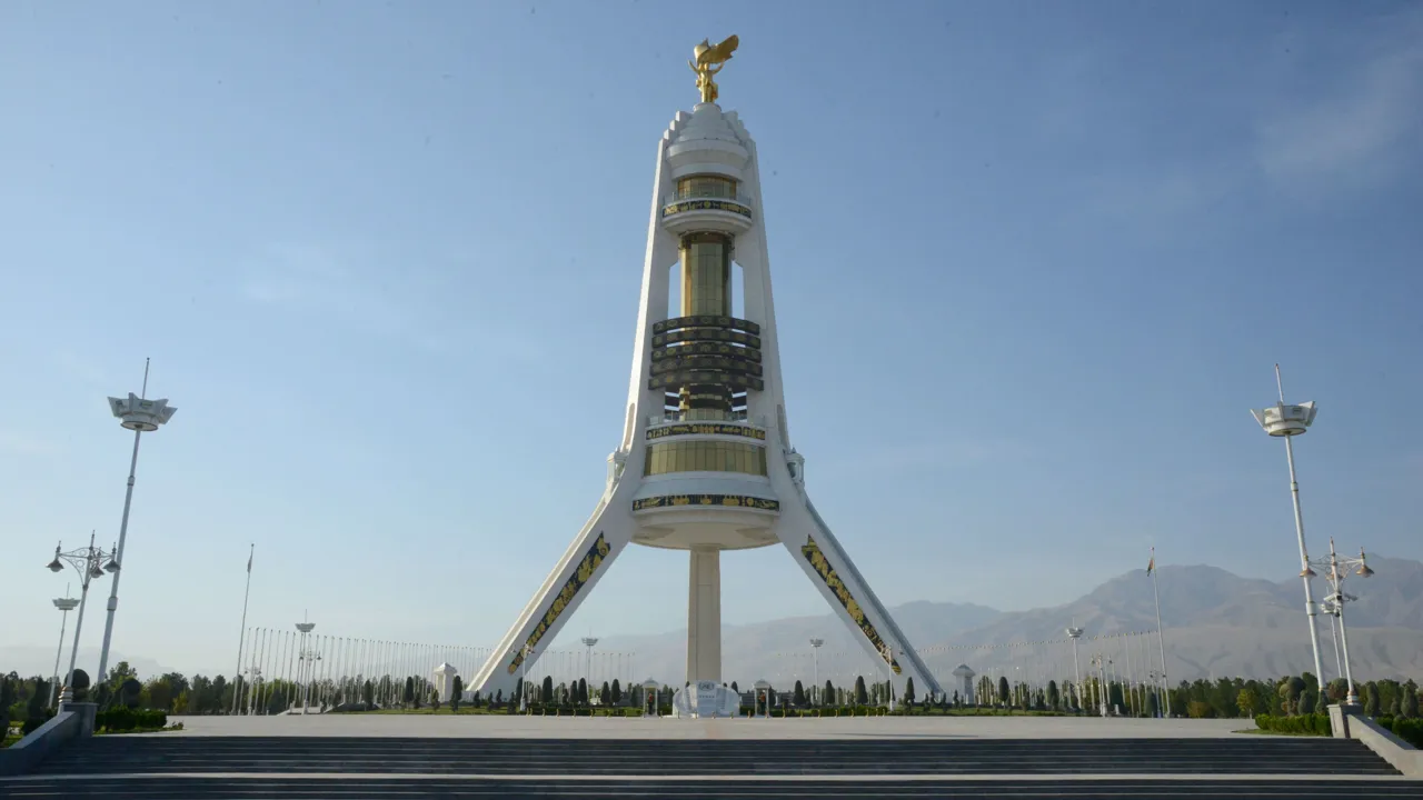 Ashgabat er en nærmest surrealistisk oplevelse. Foto Ole Sand