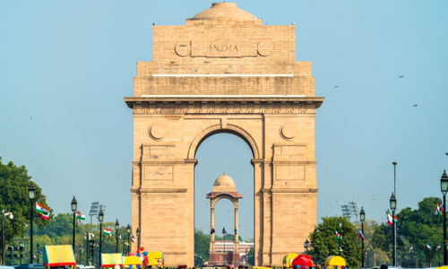 Vi besøger den store triumfbue India Gate i New Delhi. Foto Viktors Farmor