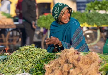 Vi møder de lokale på markeder i Gujarat. Foto Viktors Farmor