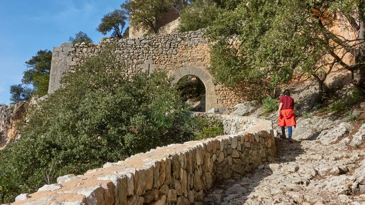 Vi vandre op til Castillo de Alaro. Foto Viktors Farmor