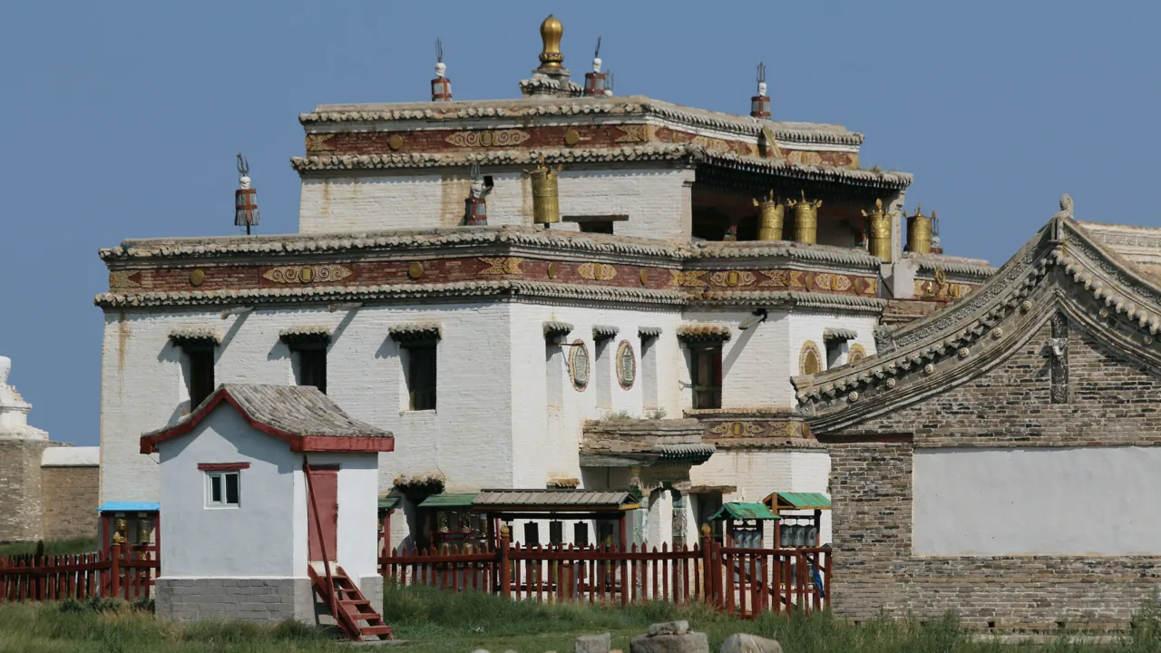 En af Erdenezuu klosterets flotte bygninger i Karakorum. Foto Anja Schmidt