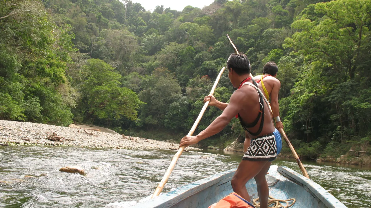 Man skal sejle for at komme ud til Embera-folket. Foto Viktors Farmor