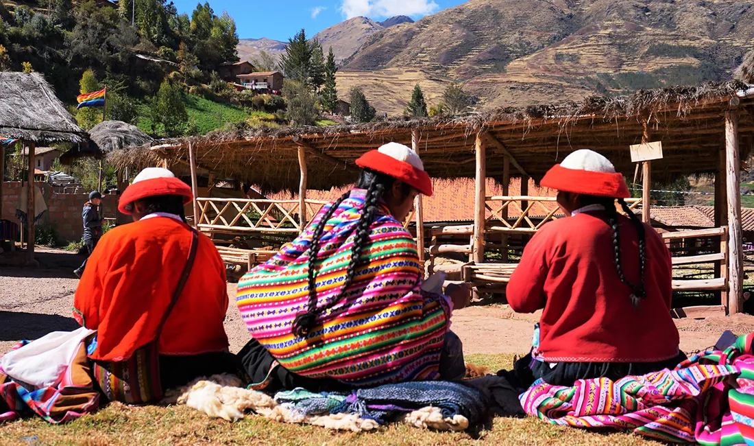 Kvinder i Andeshøjlandet. Peru byder på en masse utrolig smukt håndværk. Foto Kathrine Svejstrup