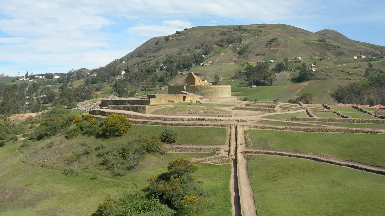 Ingapirca med soltemplet i baggrunden - Ecuadors eneste større inka-ruin. Foto Isabelle Grignon