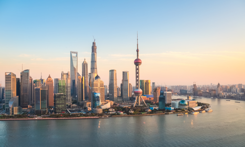 Kinas storslåede metropol Shanghais store skyskrabere. Foto Viktors Farmor