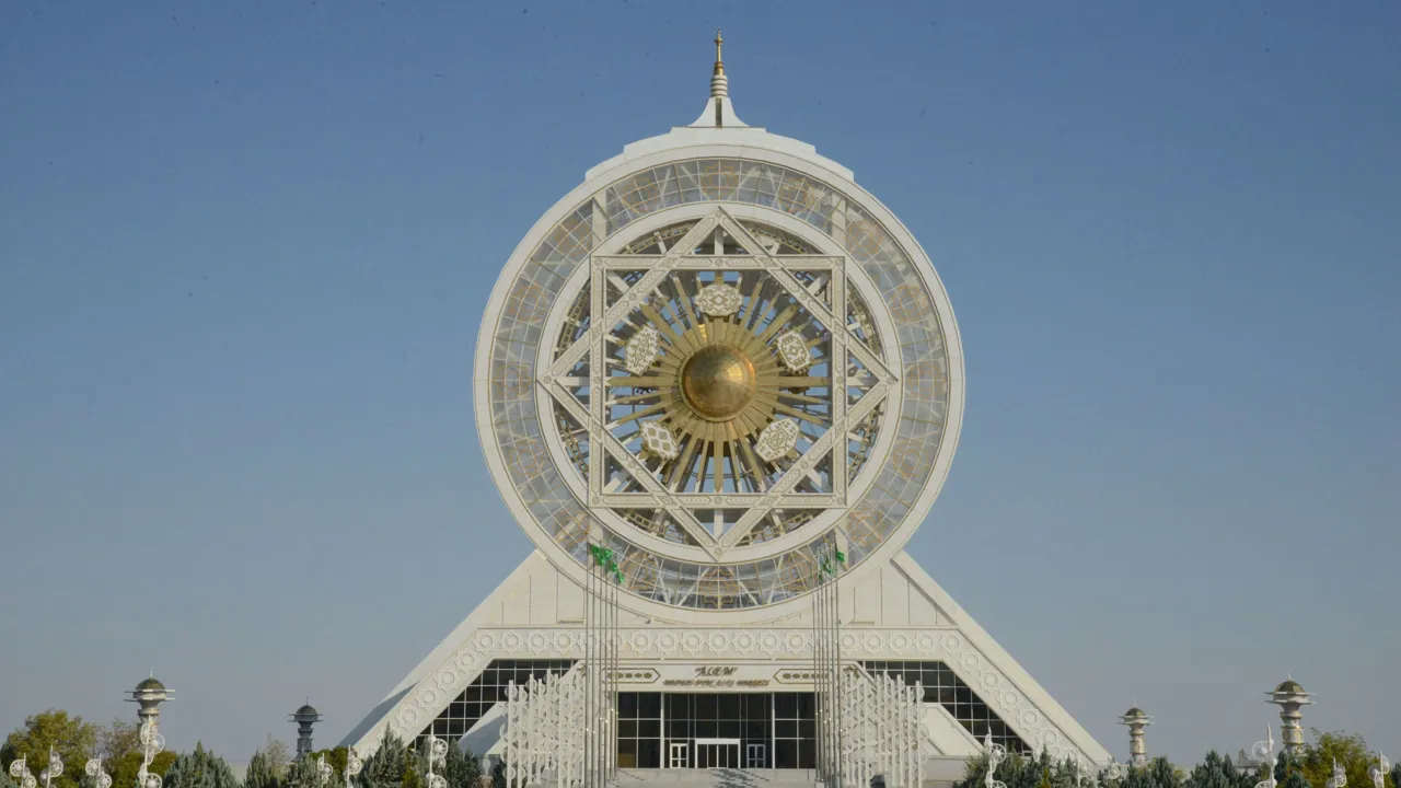 I Børnenes Palads i Ashgabat findes verdens største indendørs pariserhjul. Foto Ole Sand