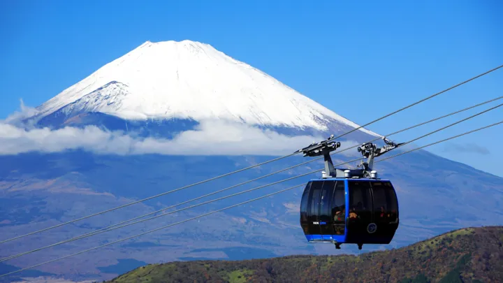 Vi tager svævebanen og nyder den fantastiske udsigt til Mount Fuji. Foto Anders Stoustrup