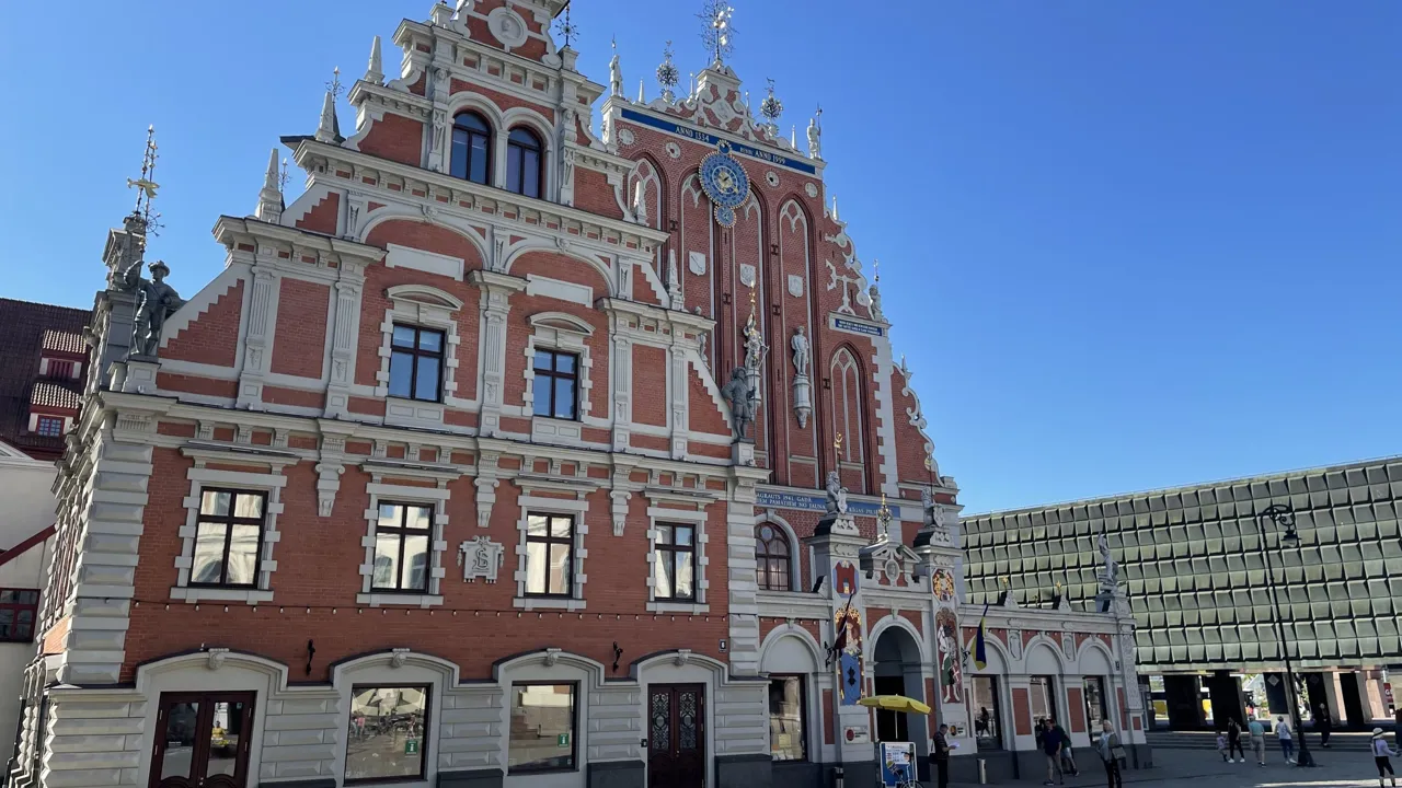 Sorthovedernes Hus - et ikonisk vartegn i Rigas gamle bydel, fyldt med historie og charme. Foto Morten H. Nielsen