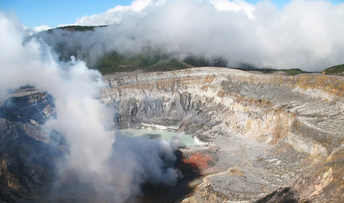 Poas vulkanen i Costa Rica har et meget aktivt krater. Foto Kirsten Gynther Holm