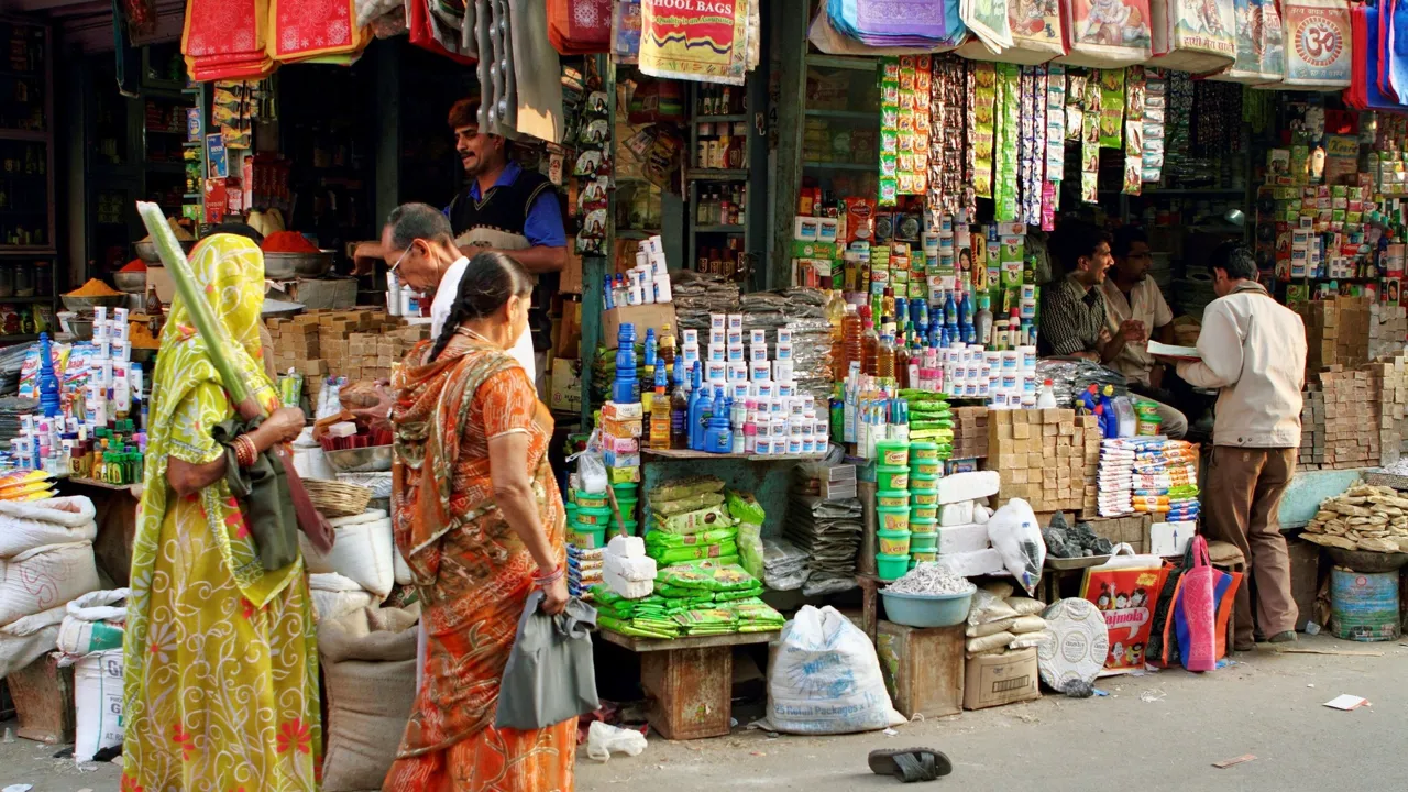 Markeder i Indien er altid en farverig affære. Det gælder også her i Udaipur. Foto af Anders Stoustrup