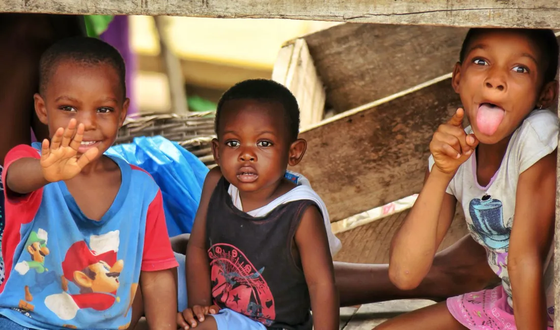 Skønne vestafrikanske børn. Foto Michael Andersen