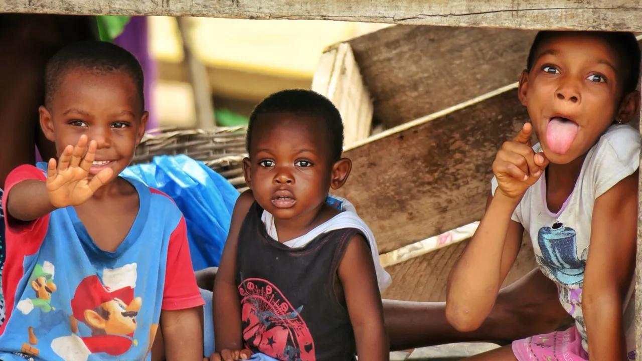 Skønne vestafrikanske børn. Foto Michael Andersen