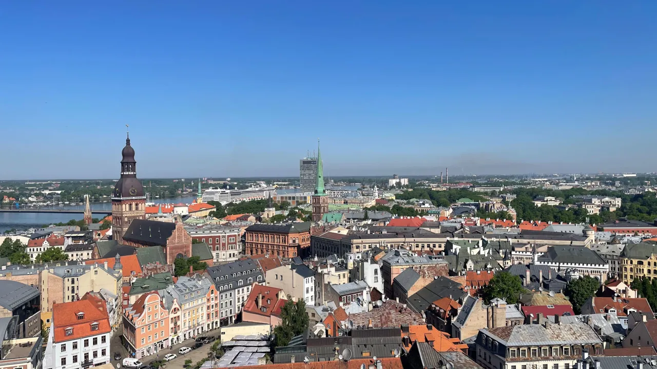 Fantastisk panoramaudsigt over Riga. Byen rummer en god blanding af historisk og moderne arkitektur. Foto Morten H. Nielsen