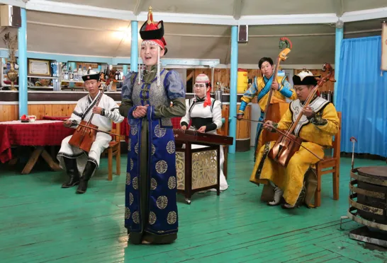 Traditionel mongolsk sang og musik høres rundt omkring i landet. Foto Anja Schmidt