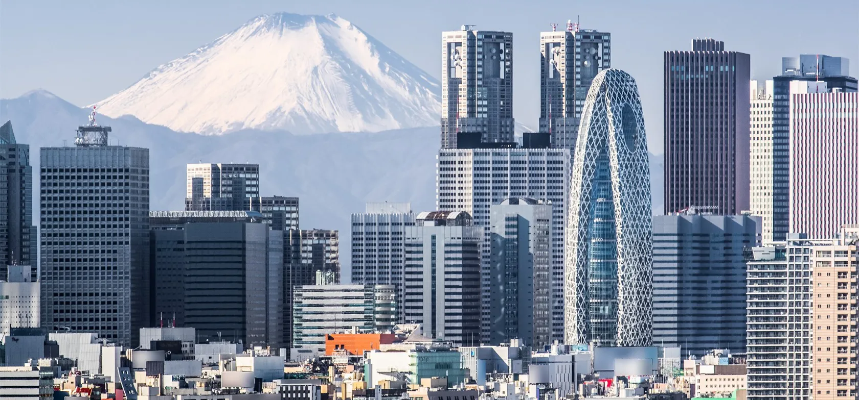 Tokyos skyskrabere med Fuji i baggrunden. Foto Viktors Farmor