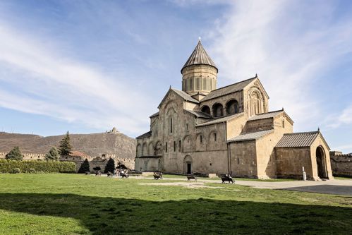 Oplev katedralen Svetickhoveli i den historiske by Mtskheta. Foto Inge Lynggard Hansen