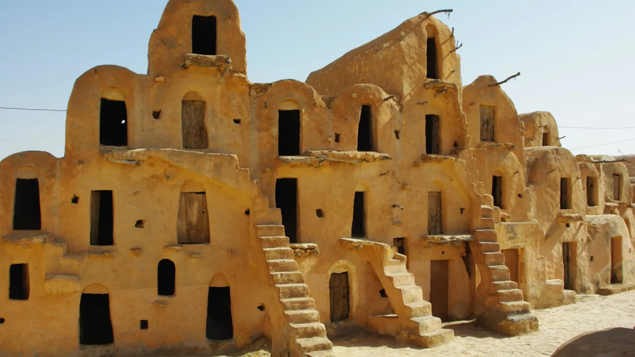 Udforsk de ikoniske Matmata-huler, berømt for deres unikke berberiske boliger og som Star Wars kulisse. Foto Viktors Farmor