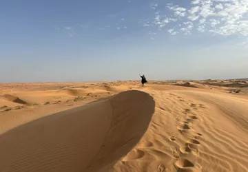 I Wahiba Sands ørkenen nyder vi en aften og morgen. Foto Ellen Brzost Lindby-Andersen