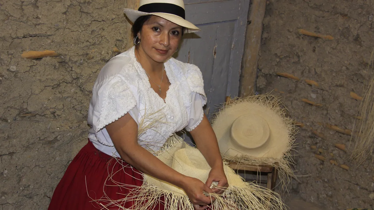Kunsten at væve den traditionelle ecuadorianske toquilla hat (panamahat) kom på UNESCOs Immaterielle kulturarvsliste i 2012. Foto Finn Hillmose